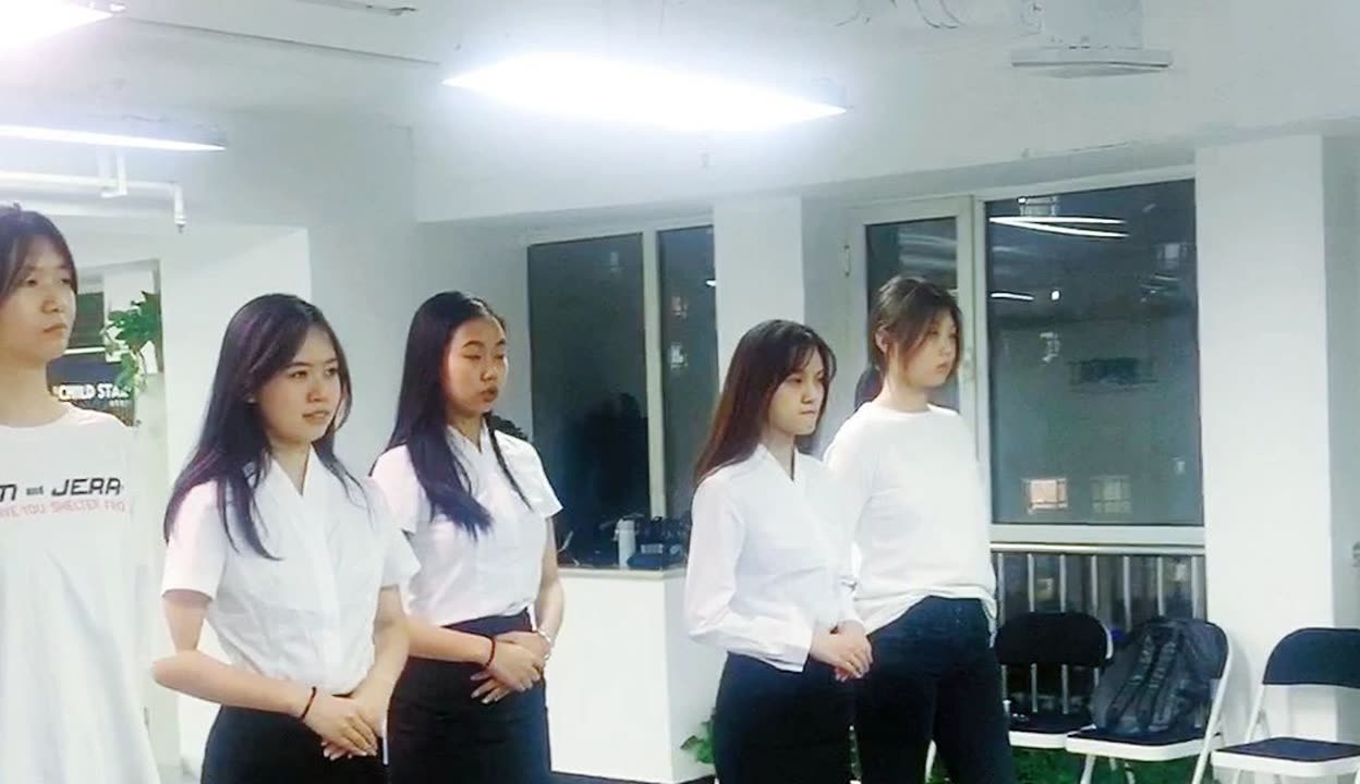 從站姿到自信 模特空乘藝考專業教學的核心要素